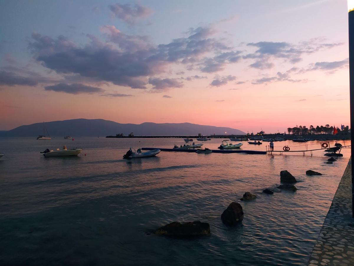 Lungomare Beach Apartments Vlora Kültér fotó